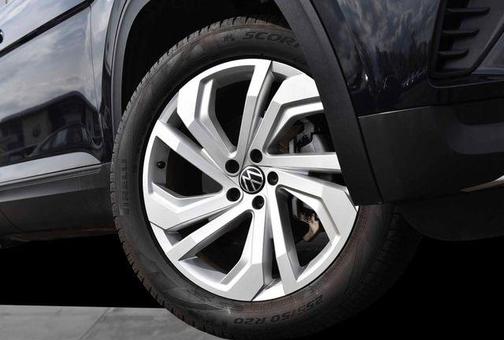 Deep Black Pearl Effect 2023 Volkswagen Atlas 3.6L SE w/Technology