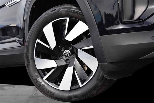 2025 Volkswagen Atlas Cross Sport 2.0T SE w/Technology 4MOTION