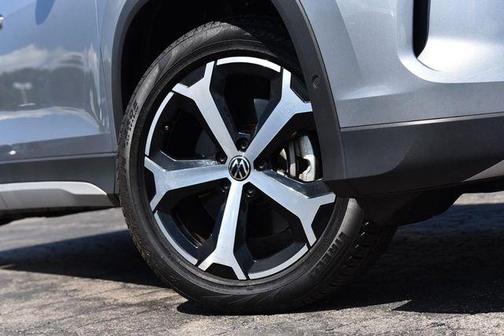 Pyrite Silver Metallic 2025 Volkswagen Tiguan 2.0T SE