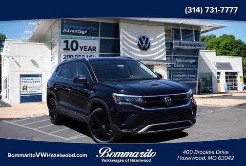 Deep Black Pearl Effect 2023 Volkswagen Taos 1.5T SE