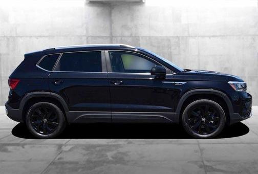 Deep Black Pearl Effect 2023 Volkswagen Taos 1.5T SE