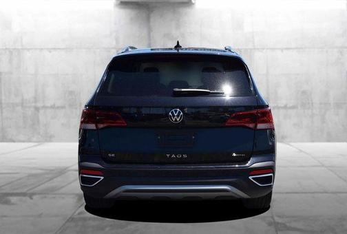 Deep Black Pearl Effect 2023 Volkswagen Taos 1.5T SE
