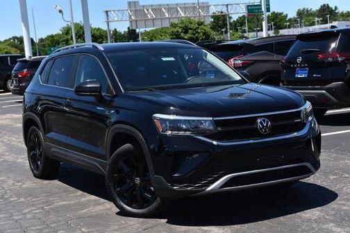 Deep Black Pearl Effect 2023 Volkswagen Taos 1.5T SE