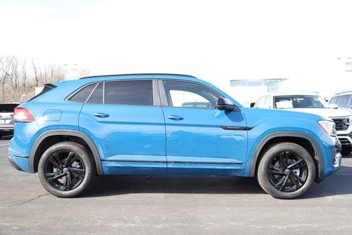 2025 Volkswagen Atlas Cross Sport 2.0T SEL R-Line Black
