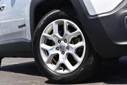 Glacier Metallic 2018 Jeep Renegade Latitude