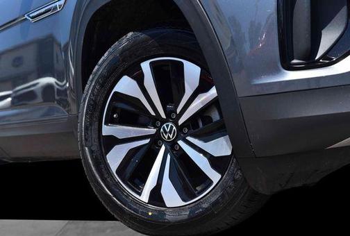 Platinum Gray Metallic 2024 Volkswagen Atlas Cross Sport 2.0T SE