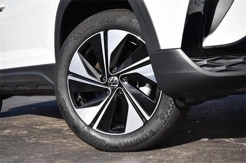 2024 Volkswagen Taos SE 4MOTION