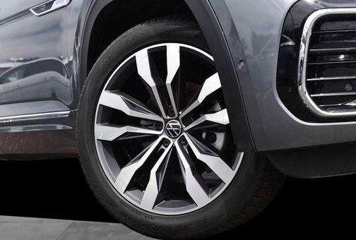 Platinum Gray Metallic 2023 Volkswagen Atlas 3.6L SEL Premium R-Line