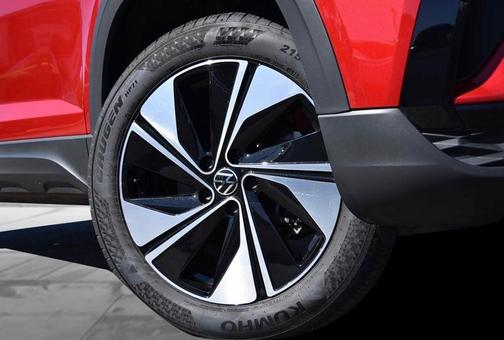 2024 Volkswagen Taos SE 4MOTION