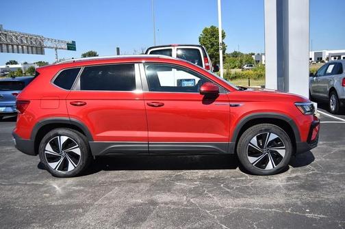 2024 Volkswagen Taos SE 4MOTION