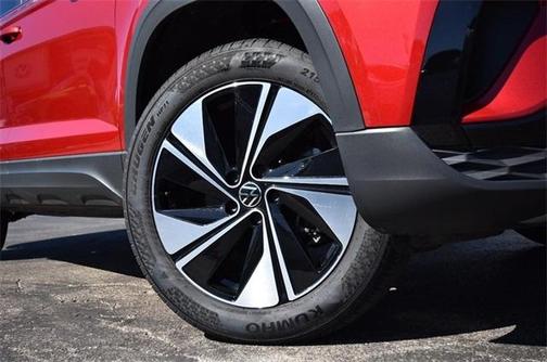 2024 Volkswagen Taos SE 4MOTION