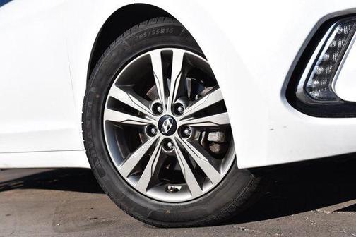 2017 Hyundai ELANTRA Value Edition