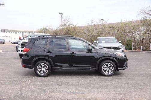 Crystal Black Silica 2022 Subaru Forester Premium