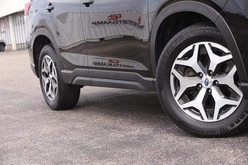 Crystal Black Silica 2022 Subaru Forester Premium