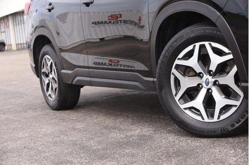 Crystal Black Silica 2022 Subaru Forester Premium