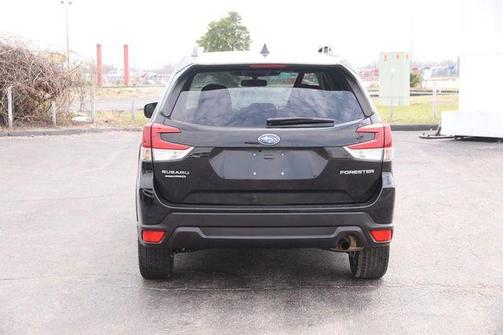 Crystal Black Silica 2022 Subaru Forester Premium