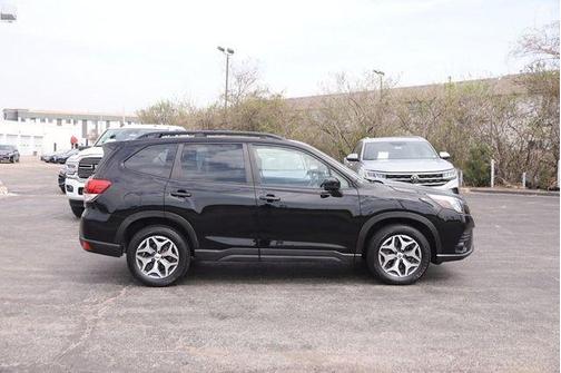 Crystal Black Silica 2022 Subaru Forester Premium