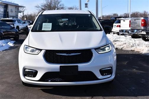 2024 Chrysler Pacifica Hybrid Select