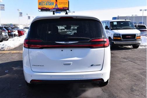 2024 Chrysler Pacifica Hybrid Select