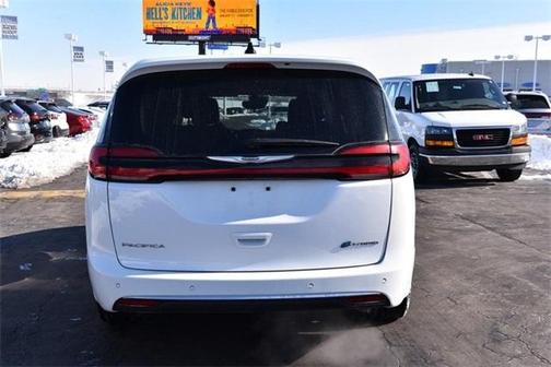 2024 Chrysler Pacifica Hybrid Select