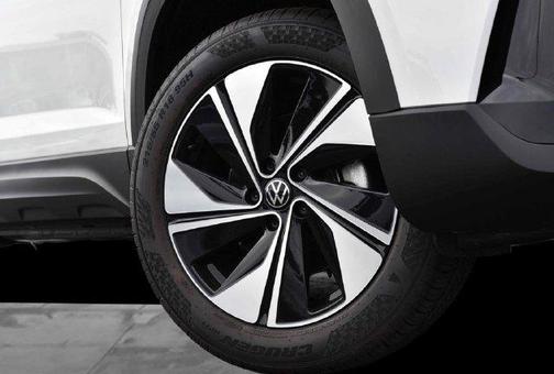 Pure White 2026 Volkswagen Taos 1.5T SE