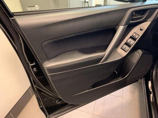 Crystal Black Silica 2017 Subaru Forester 2.5i Premium