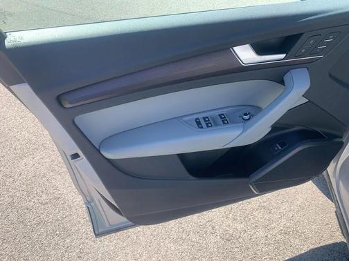 2023 Audi Q5 45 S line Premium