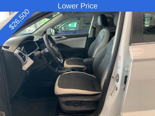 Pure White 2025 Volkswagen Taos 1.5T SE