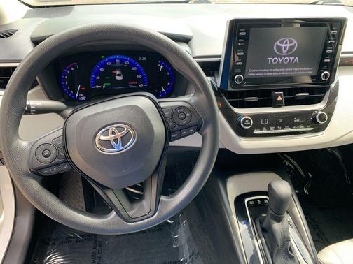Blizzard Pearl 2021 Toyota Corolla Hybrid LE