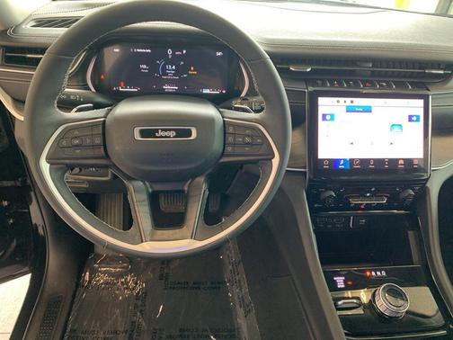 Diamond Black Crystal Pearlcoat 2023 Jeep Grand Cherokee L Limited