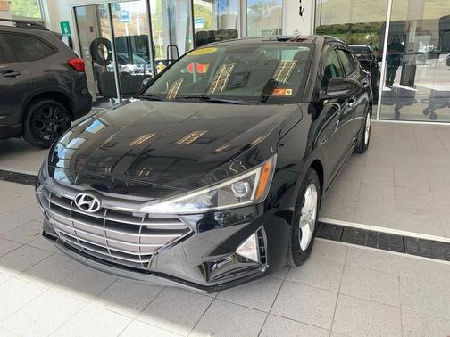 2019 Hyundai ELANTRA SE
