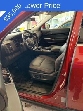 2023 Nissan Pathfinder SL 4WD