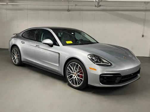 2023 Porsche Panamera 