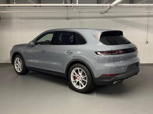 Arctic Grey 2026 Porsche Cayenne