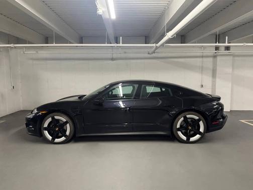2025 Porsche Taycan 