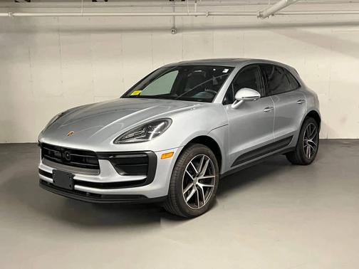 Dolomite Silver Metallic 2025 Porsche Macan