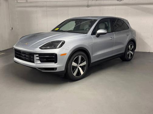 Dolomite Silver Metallic 2025 Porsche Cayenne