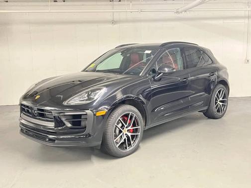 Jet Black Metallic 2023 Porsche Macan