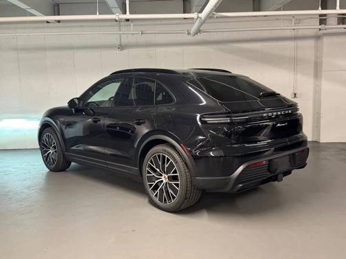 Jet Black Metallic 2026 Porsche Macan