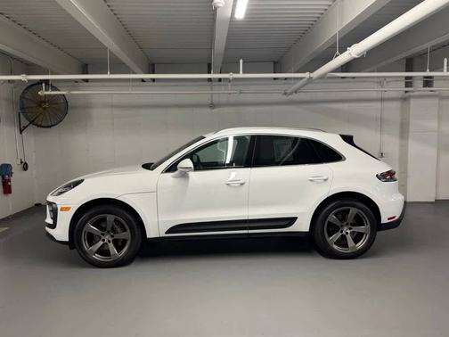 White 2023 Porsche Macan