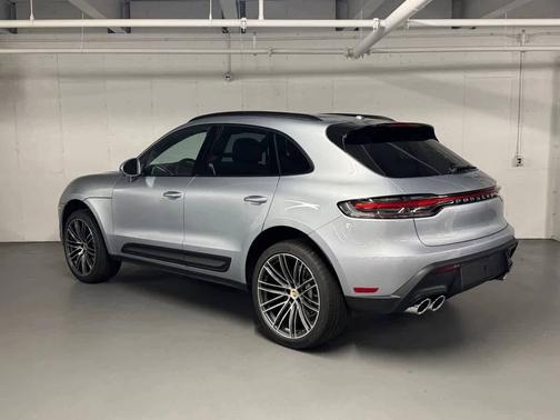 Dolomite Silver Metallic 2026 Porsche Macan