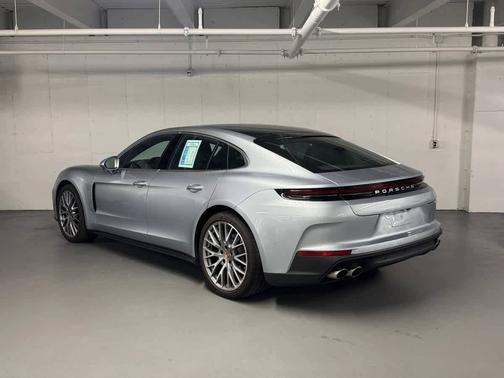 2025 Porsche Panamera 