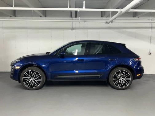 Gentian Blue Metallic 2025 Porsche Macan