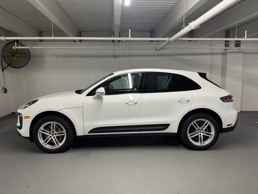 White 2023 Porsche Macan