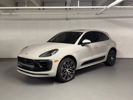 Chalk 2024 Porsche Macan