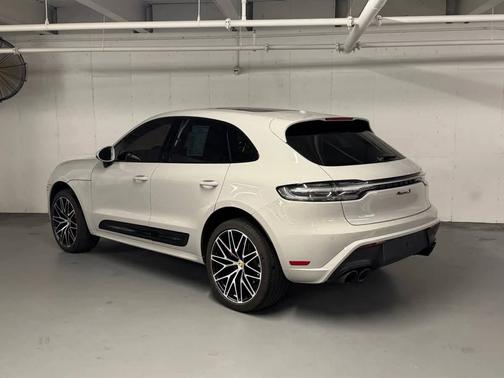 Chalk 2024 Porsche Macan