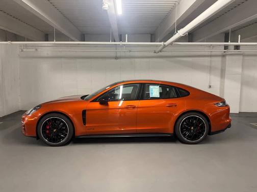 Papaya Metallic 2023 Porsche Panamera