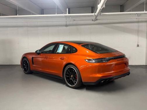 Papaya Metallic 2023 Porsche Panamera