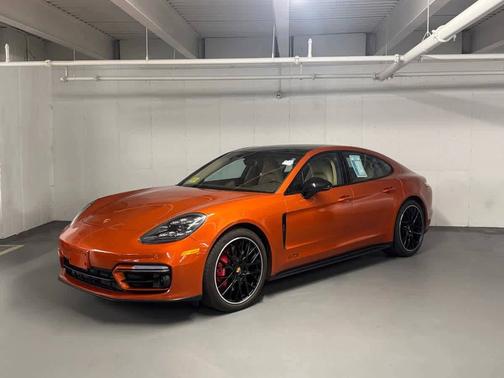 Papaya Metallic 2023 Porsche Panamera