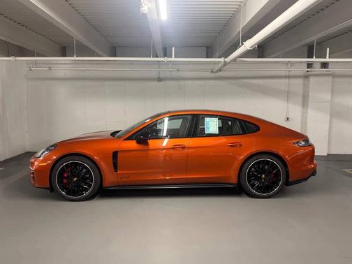 Papaya Metallic 2023 Porsche Panamera